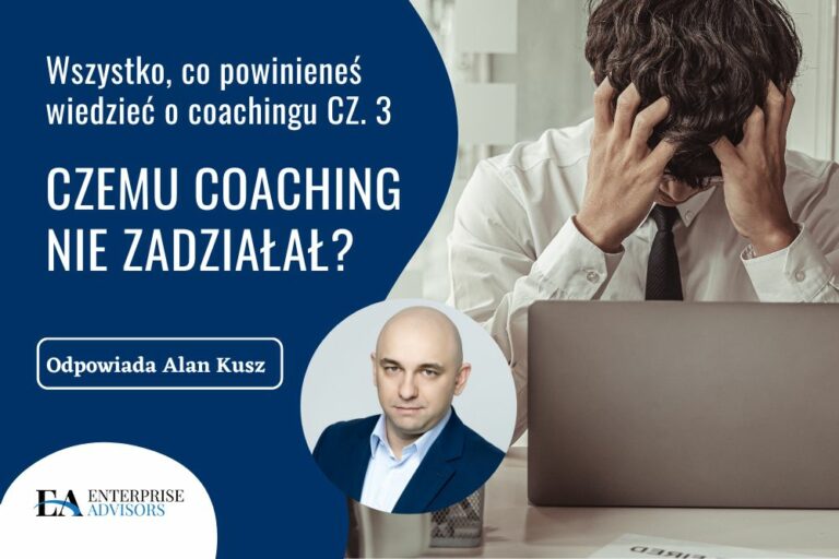 dlaczego coaching nie działa, mężczyzna załamany przy laptopie trzyma głowę w rękach