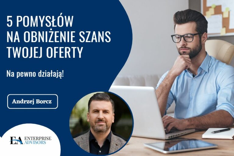 grafika 5 pomysłów, mężczyzna siedzący przy komputerze