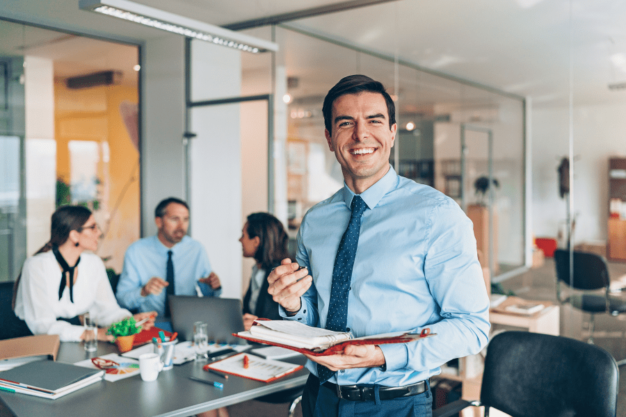 posiadanie dużej wiedzy i znajomość narzędzi planowania.