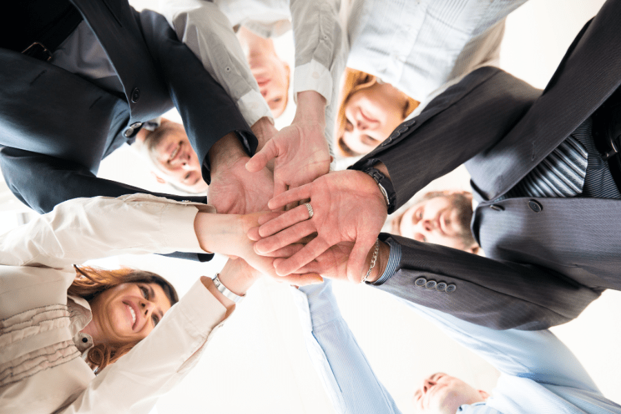 nawiąż z klientami więzi sprzedające.