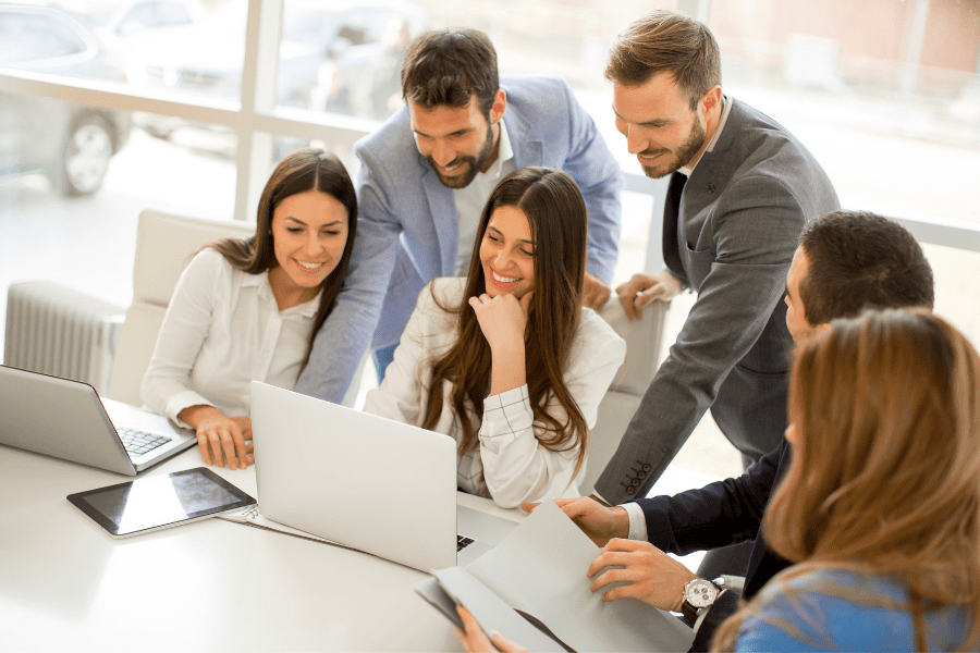 zasada jedności Roberta Cialdiniego w praktyce.