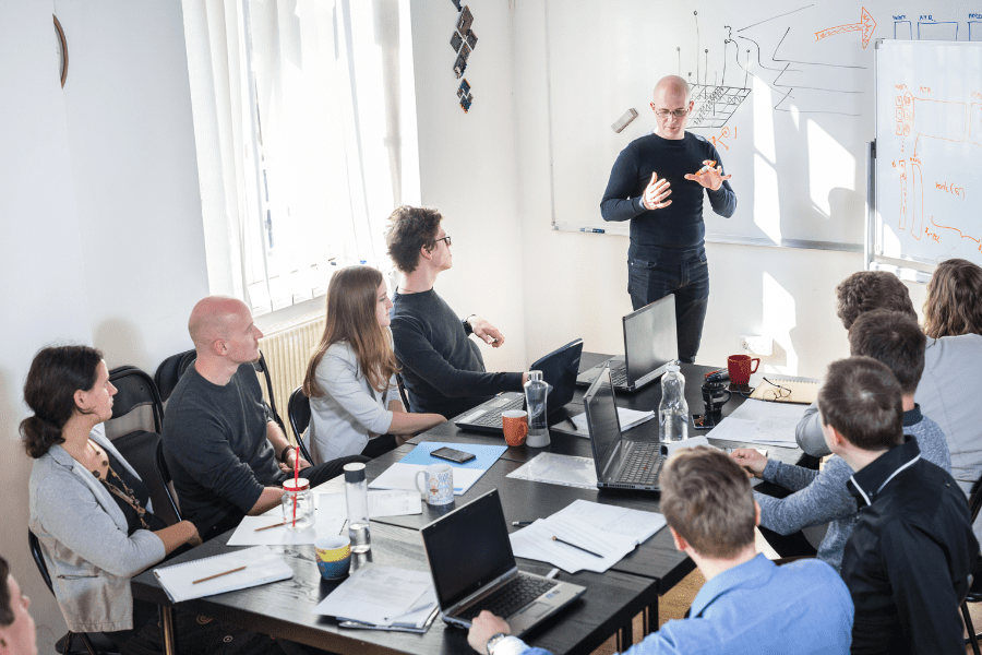 szkolenie sprzedażowe w obszarze sprzedaży i obsłudze klienta.