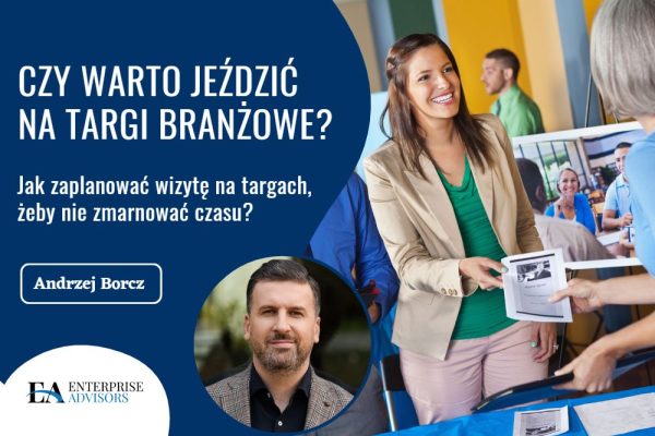 czy warto jeździć na targi branżowe – zdjęcie stoiska i hostessy na targach